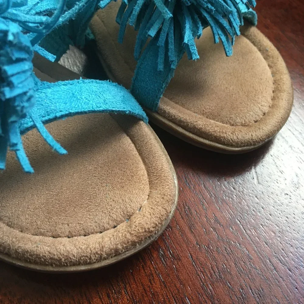 Minnetonka pompom fringe sandals 10